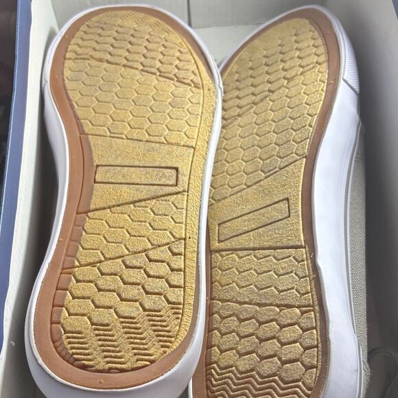 Men's Khaki  Casual Canvas Sneakers - Picture 6 of 6